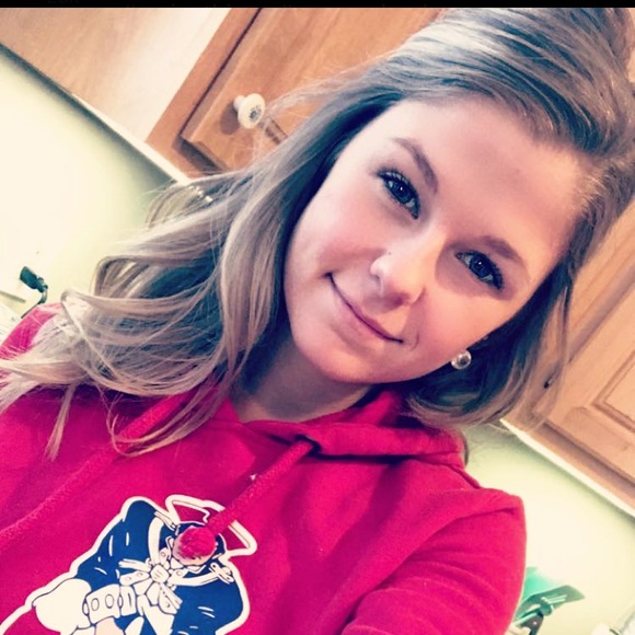 Meet your Posher, Hannah - Picture 1 of 2